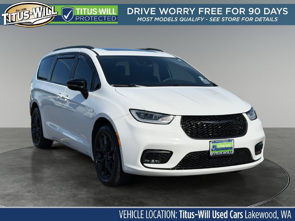 Used 2024 Chrysler Pacifica Limited w/ Uconnect Theater Family Group