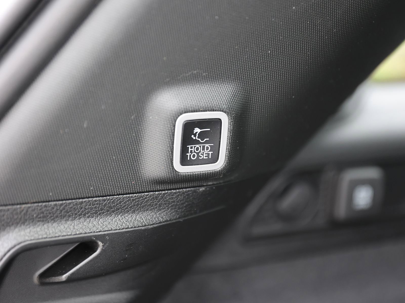 Used 2022 Jeep Grand Cherokee Overland w/ Advanced Protech Group III AWD/4WD image 18