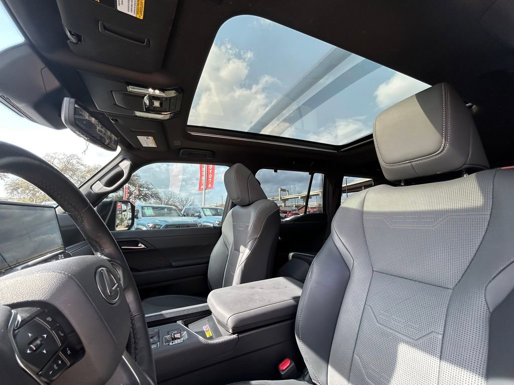 Used 2024 Lexus GX 550 w/ Accessory Package (2T) image 12
