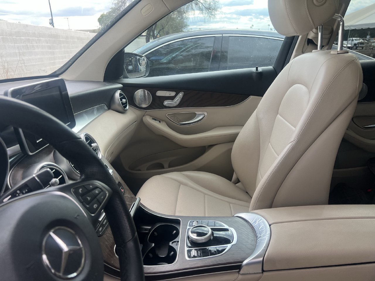 Used 2019 Mercedes-Benz GLC 300 4MATIC image 9