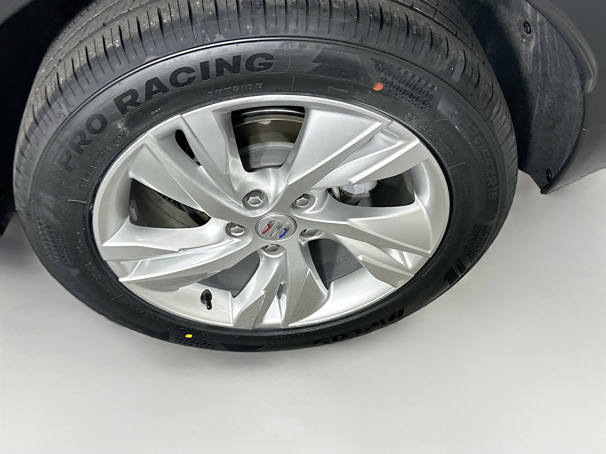 Used 2025 Buick Encore GX Preferred AWD/4WD image 11