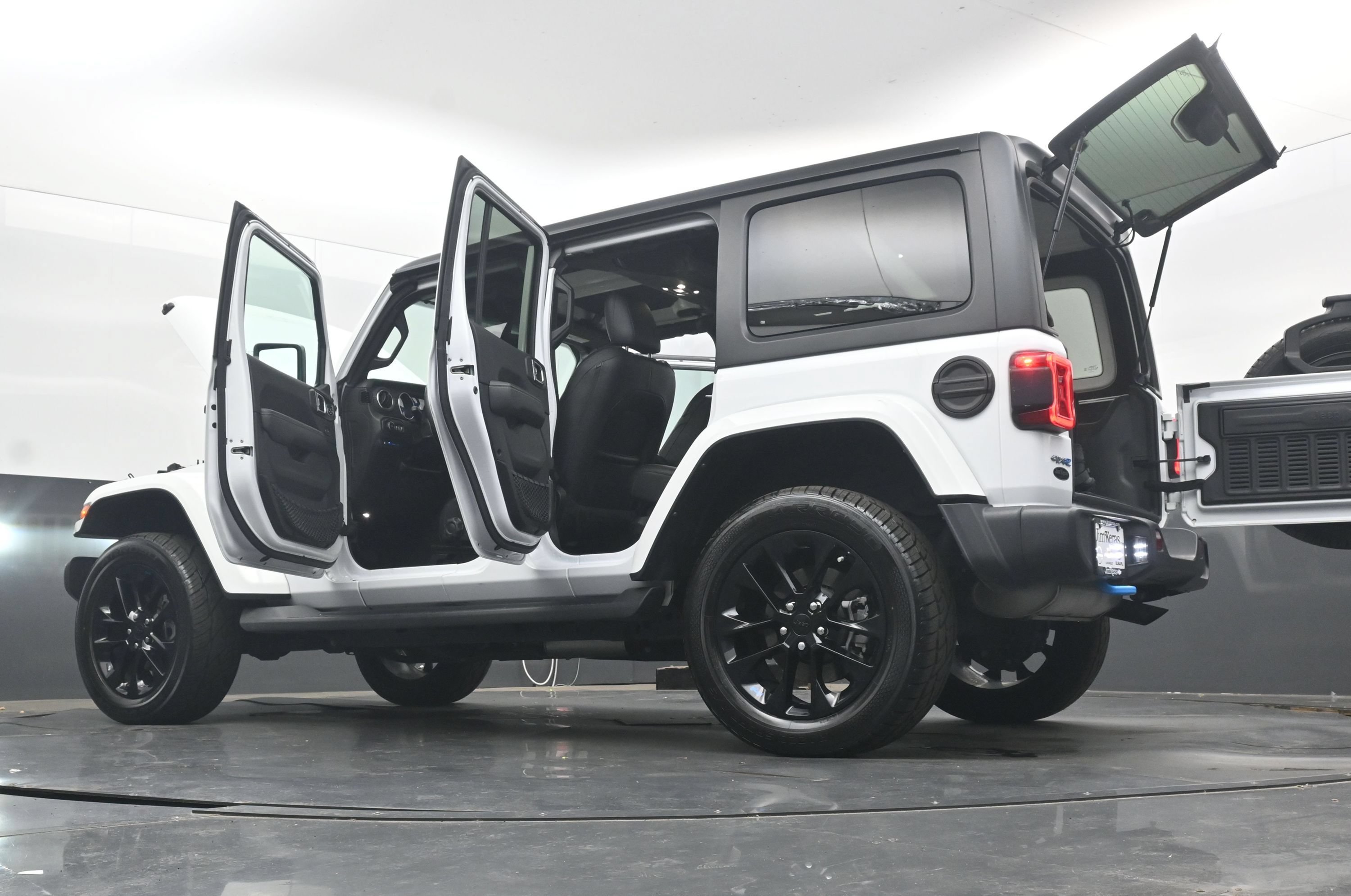 Used 2022 Jeep Wrangler Unlimited Sahara AWD/4WD image 44