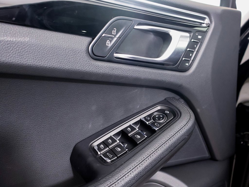 Used 2025 Porsche Macan image 20