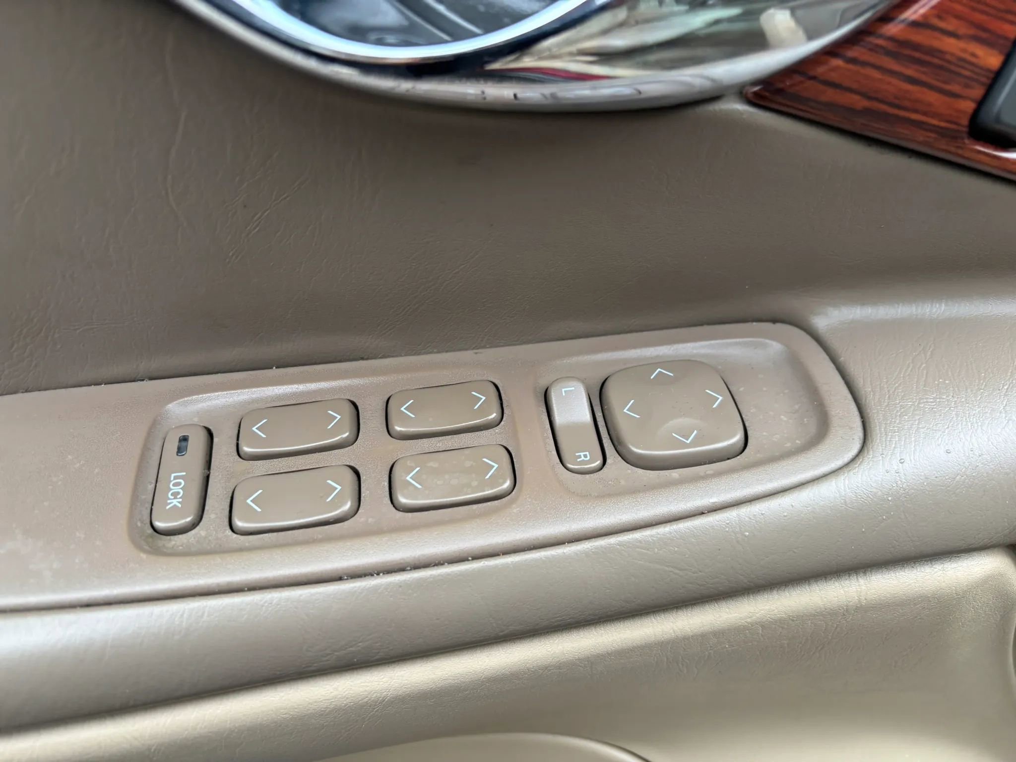 Used 2005 Cadillac De Ville FWD image 16