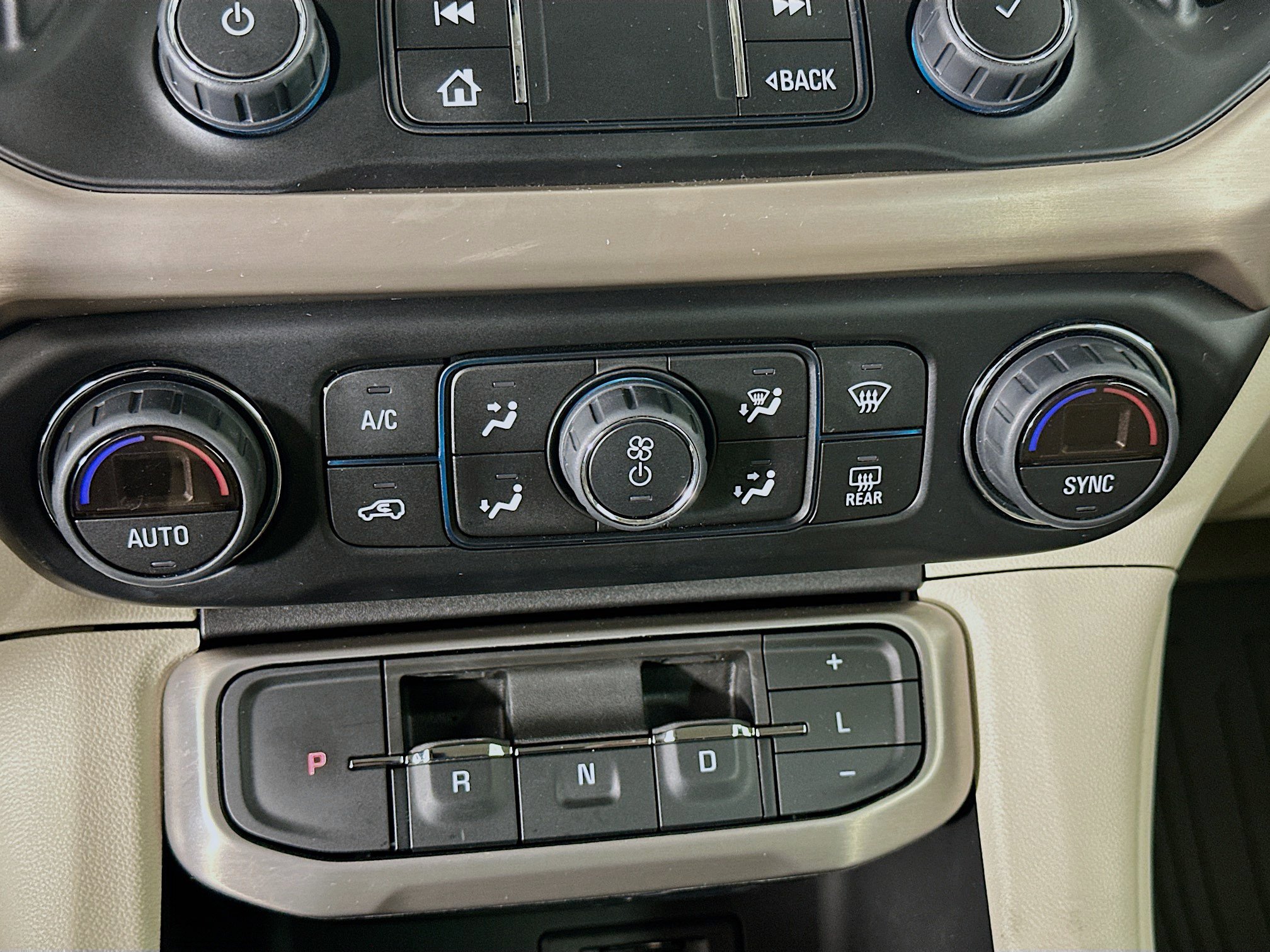 Used 2023 GMC Acadia Denali w/ Denali Ultimate Package FWD image 24