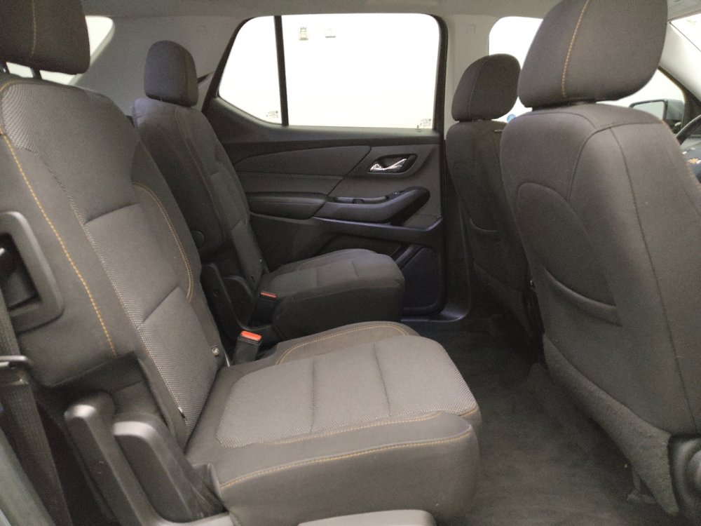Used 2020 Chevrolet Traverse LT image 19