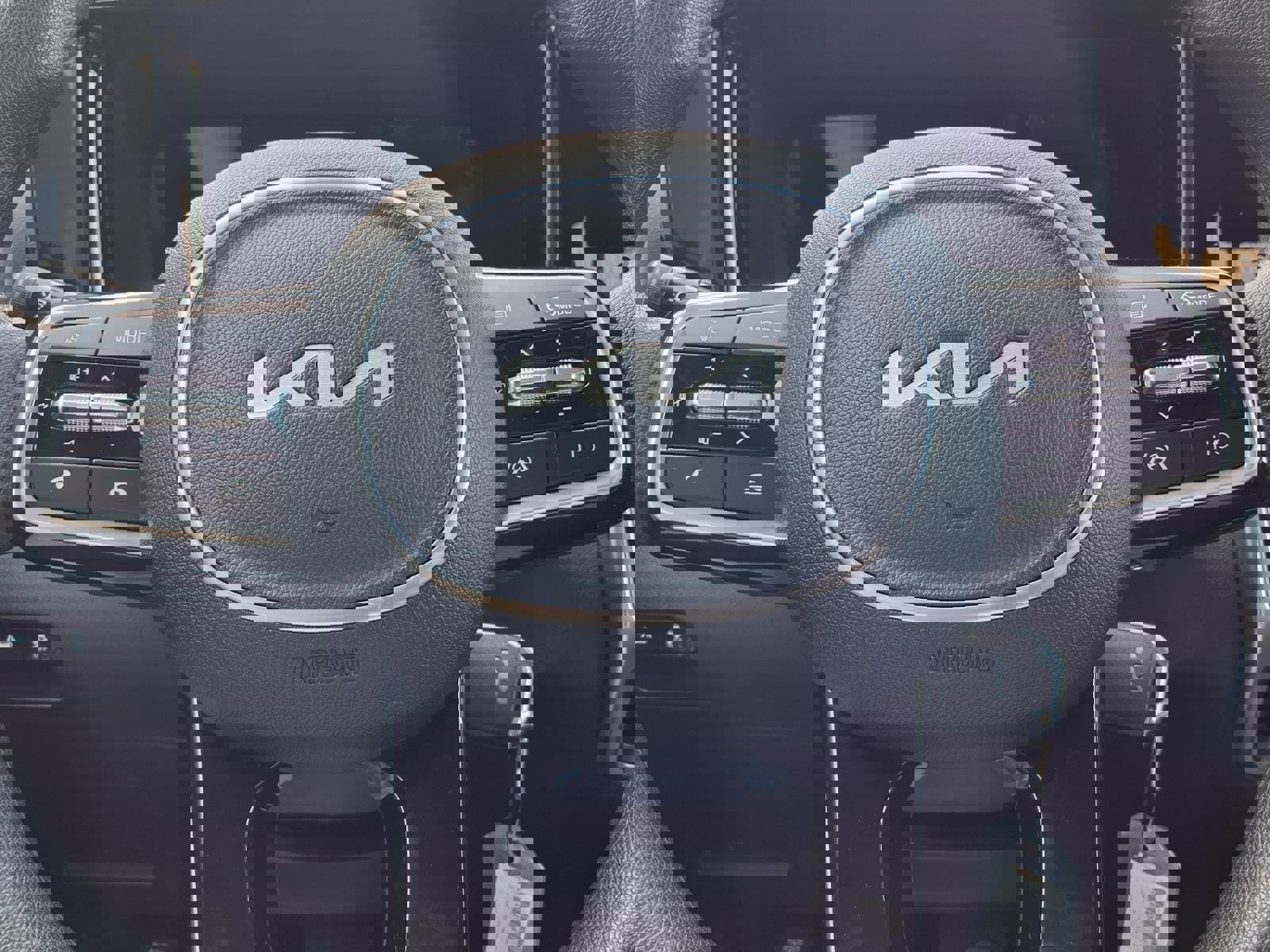 Used 2023 Kia Sorento LX image 13