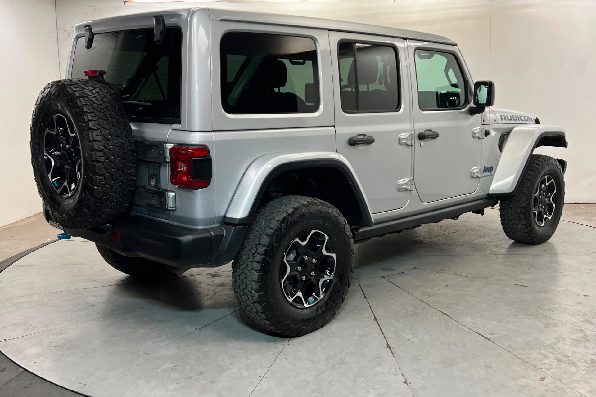 Used 2023 Jeep Wrangler Unlimited Rubicon 4xe w/ Steel Bumper Group image 5