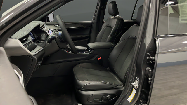 New 2026 Jeep Grand Cherokee Altitude AWD/4WD image 9