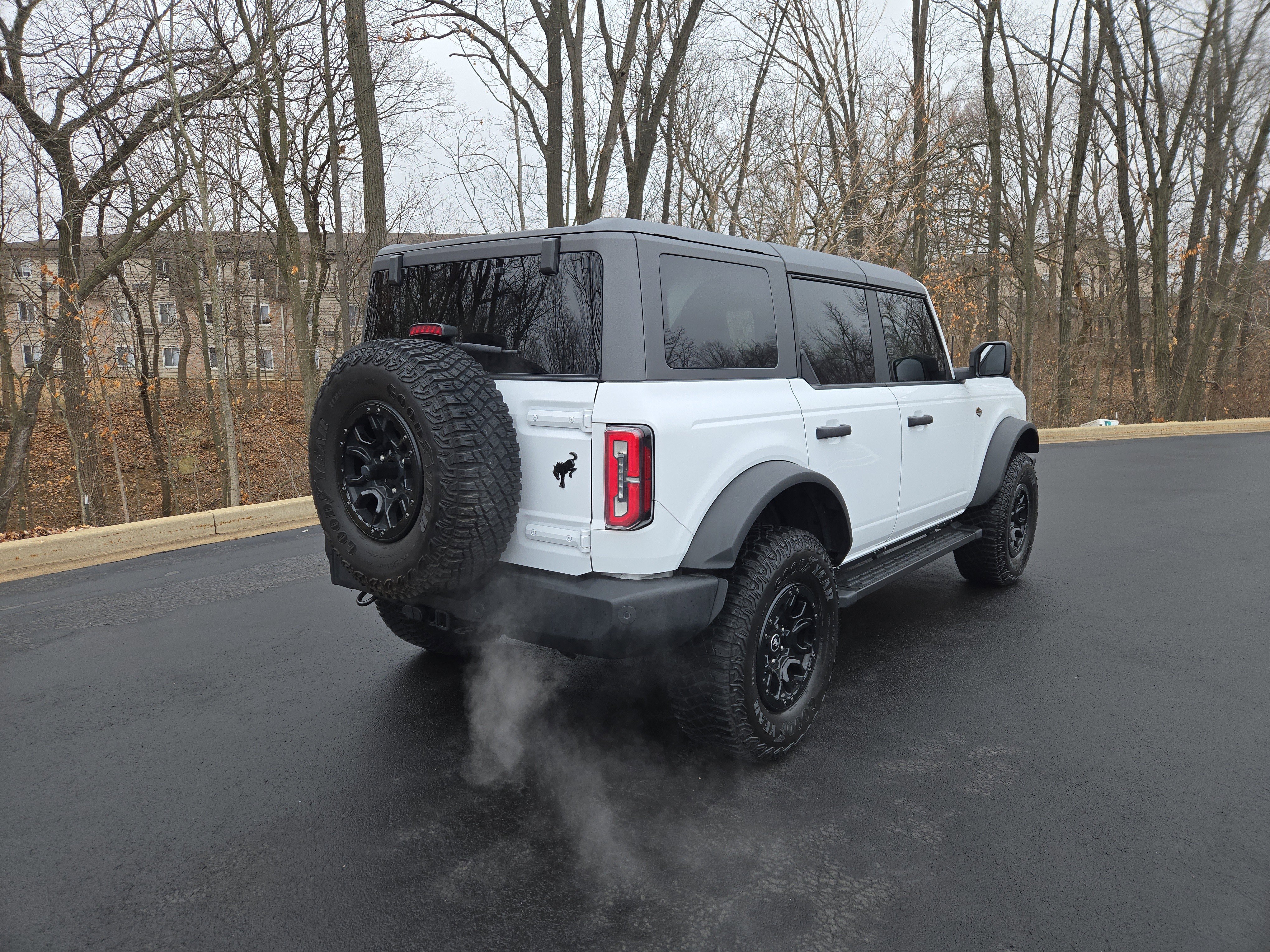 Used 2023 Ford Bronco Wildtrak image 3