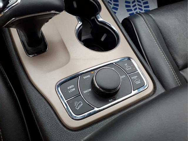 Used 2015 Jeep Grand Cherokee Overland w/ Advanced Technology Group AWD/4WD image 25