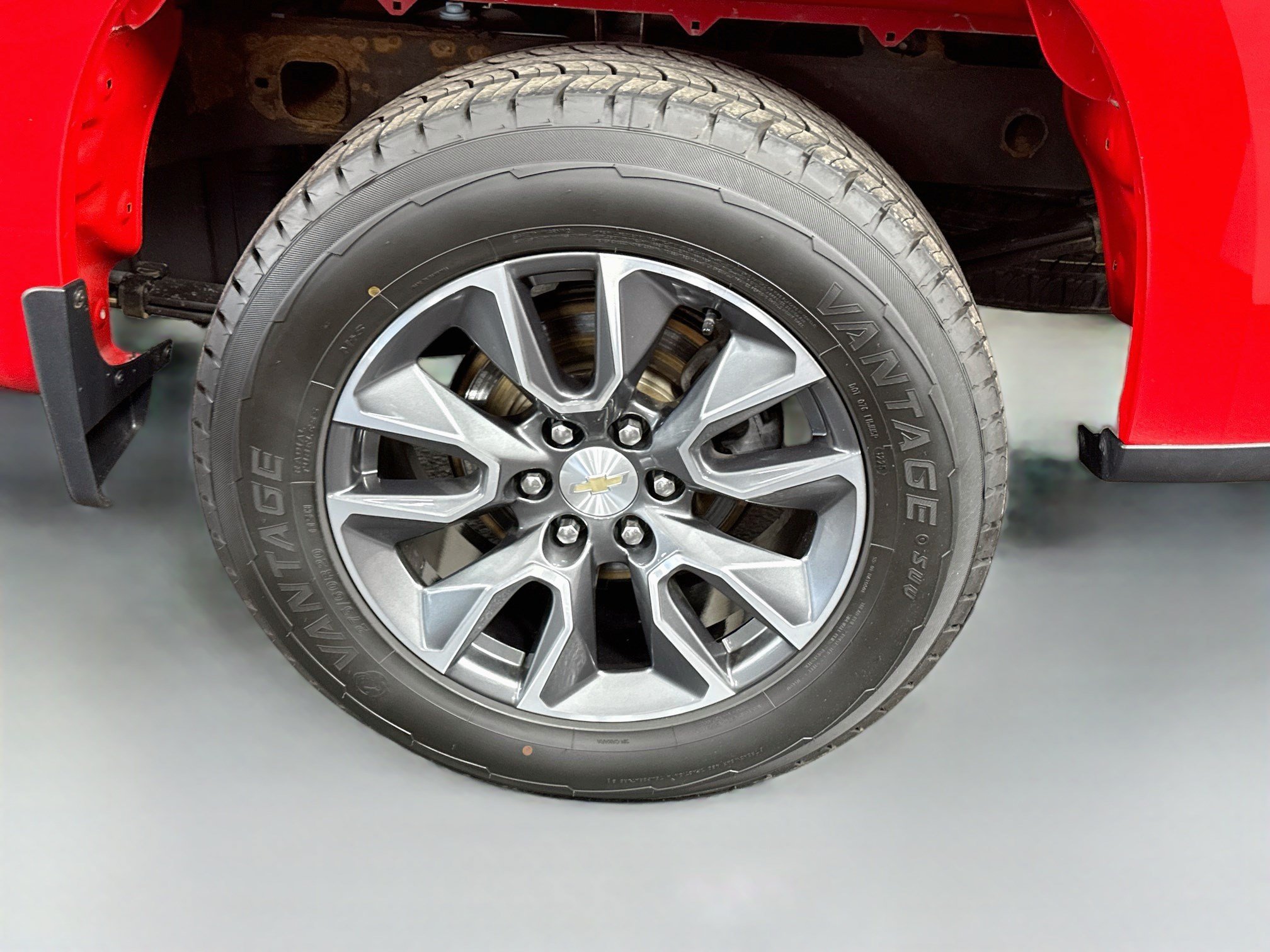 Used 2022 Chevrolet Silverado 1500 LT AWD/4WD image 36