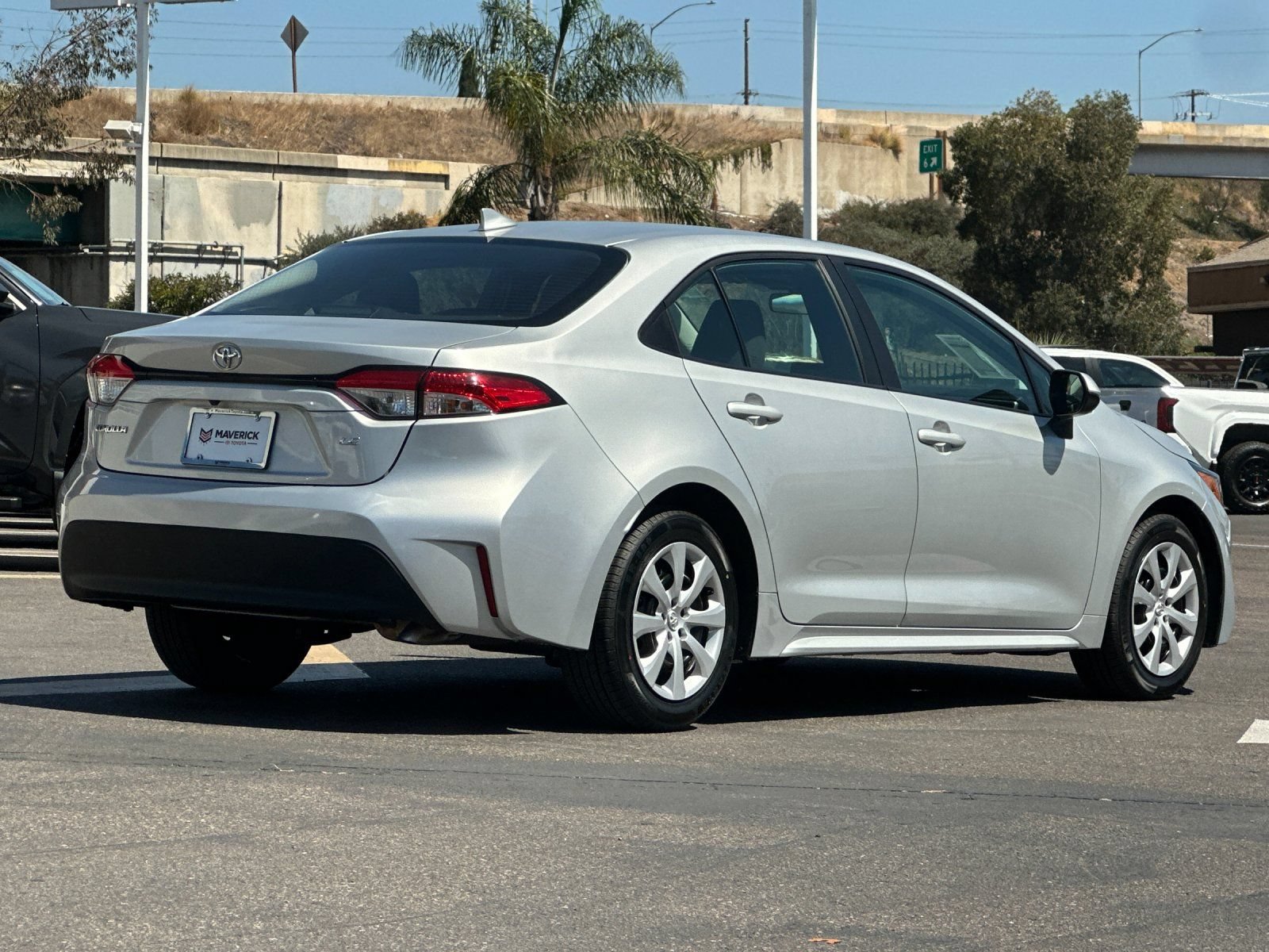 Used 2025 Toyota Corolla LE FWD image 5