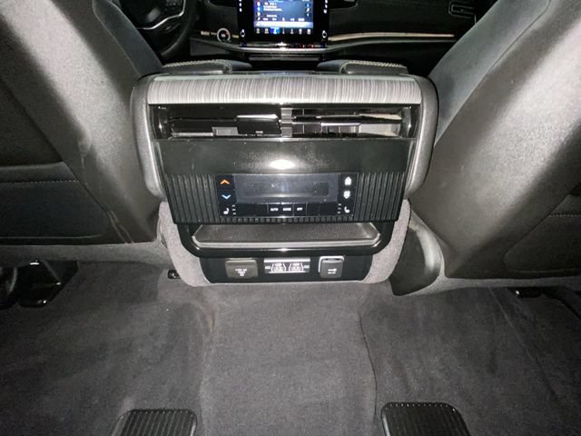 Used 2022 Jeep Wagoneer Series III AWD/4WD image 28
