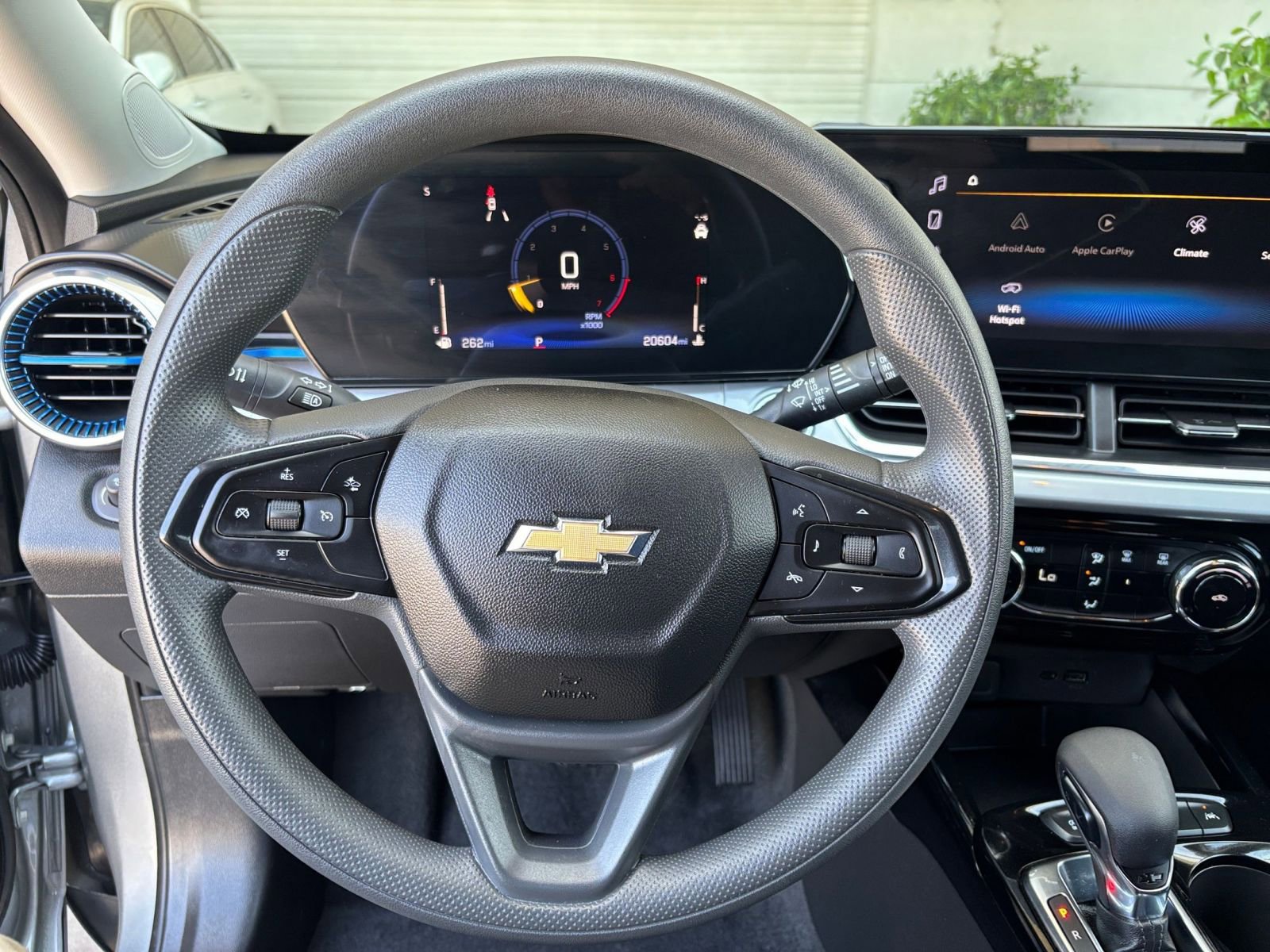 Used 2025 Chevrolet Trax LT FWD image 28