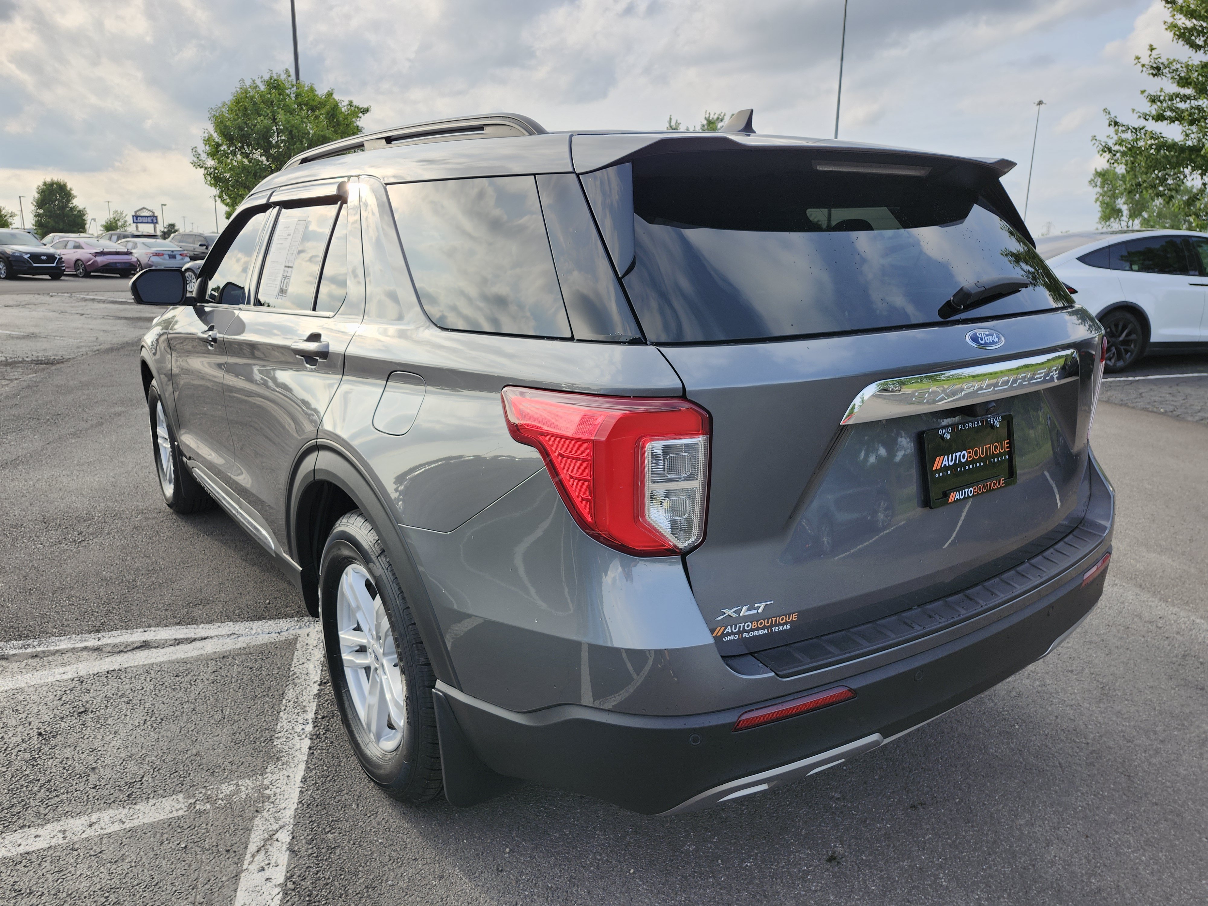 Used 2024 Ford Explorer XLT w/ Equipment Group 202A RWD image 14