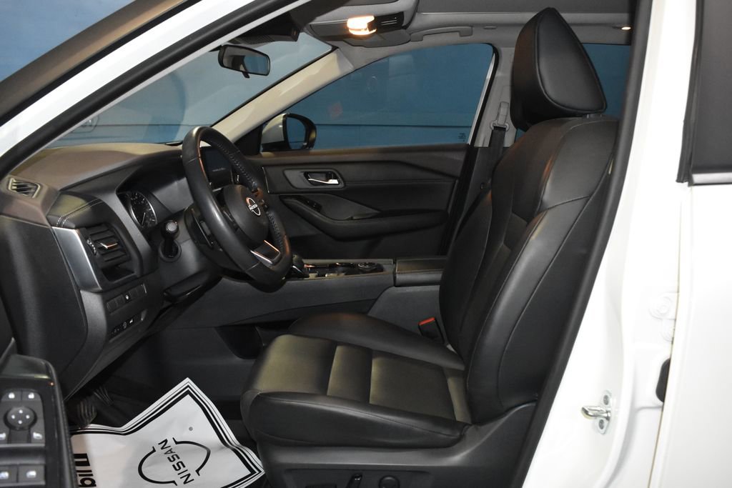 Certified 2023 Nissan Rogue SV w/ SV Premium B Package AWD/4WD image 6