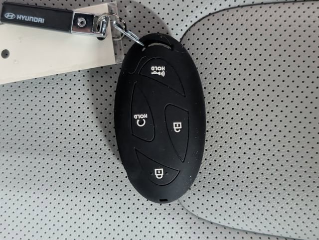 Certified 2025 Hyundai Elantra Limited image 30