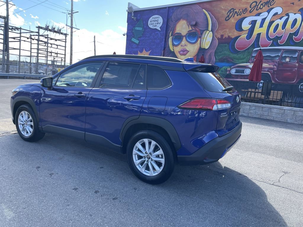 Used 2023 Toyota Corolla Cross LE w/ Moonroof Package AWD/4WD image 3