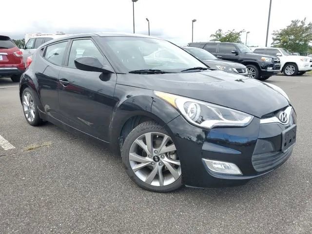 Used 2017 Hyundai Veloster FWD image 4