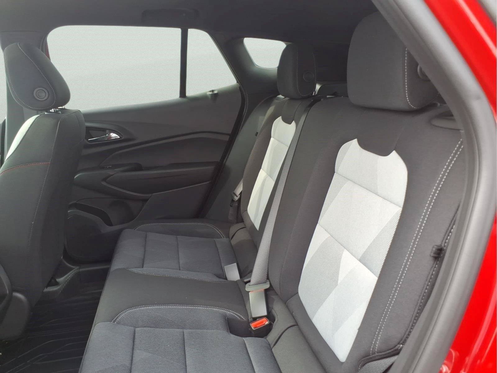 New 2026 Chevrolet Trax RS w/ Sunroof Package FWD image 11