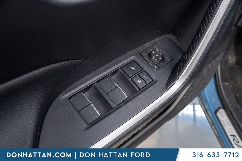 Used 2024 Toyota RAV4 SE image 15