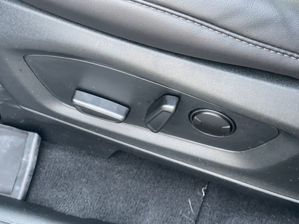 Used 2023 Ford Explorer XLT w/ Equipment Group 202A image 11