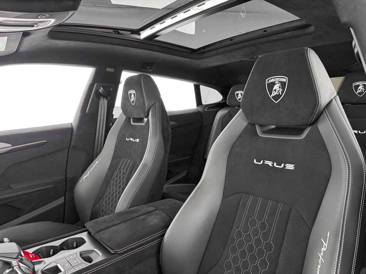 Used 2024 Lamborghini Urus Performante AWD/4WD image 13