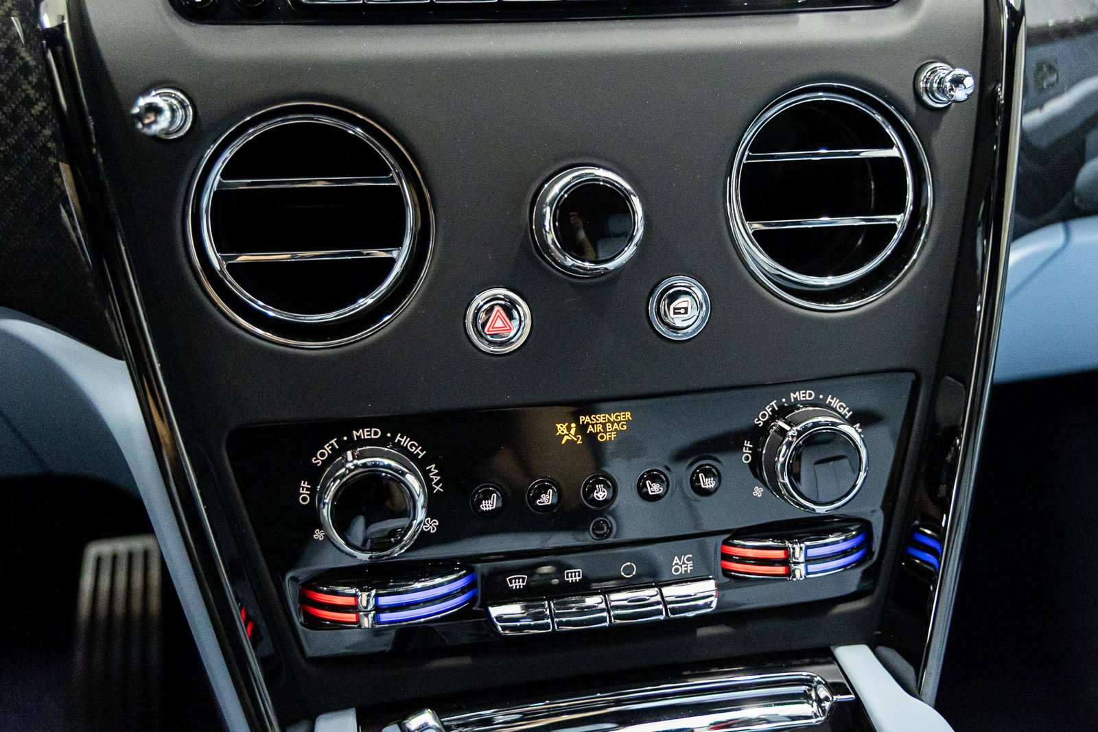 New 2026 Rolls-Royce Cullinan Black Badge image 44