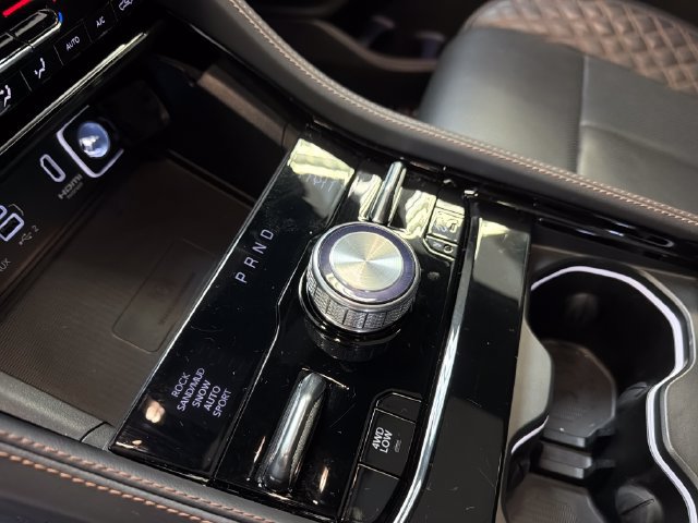 Used 2025 Jeep Grand Cherokee Summit AWD/4WD image 27