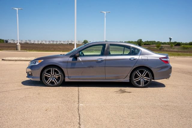 Used 2016 Honda Accord Sport image 4