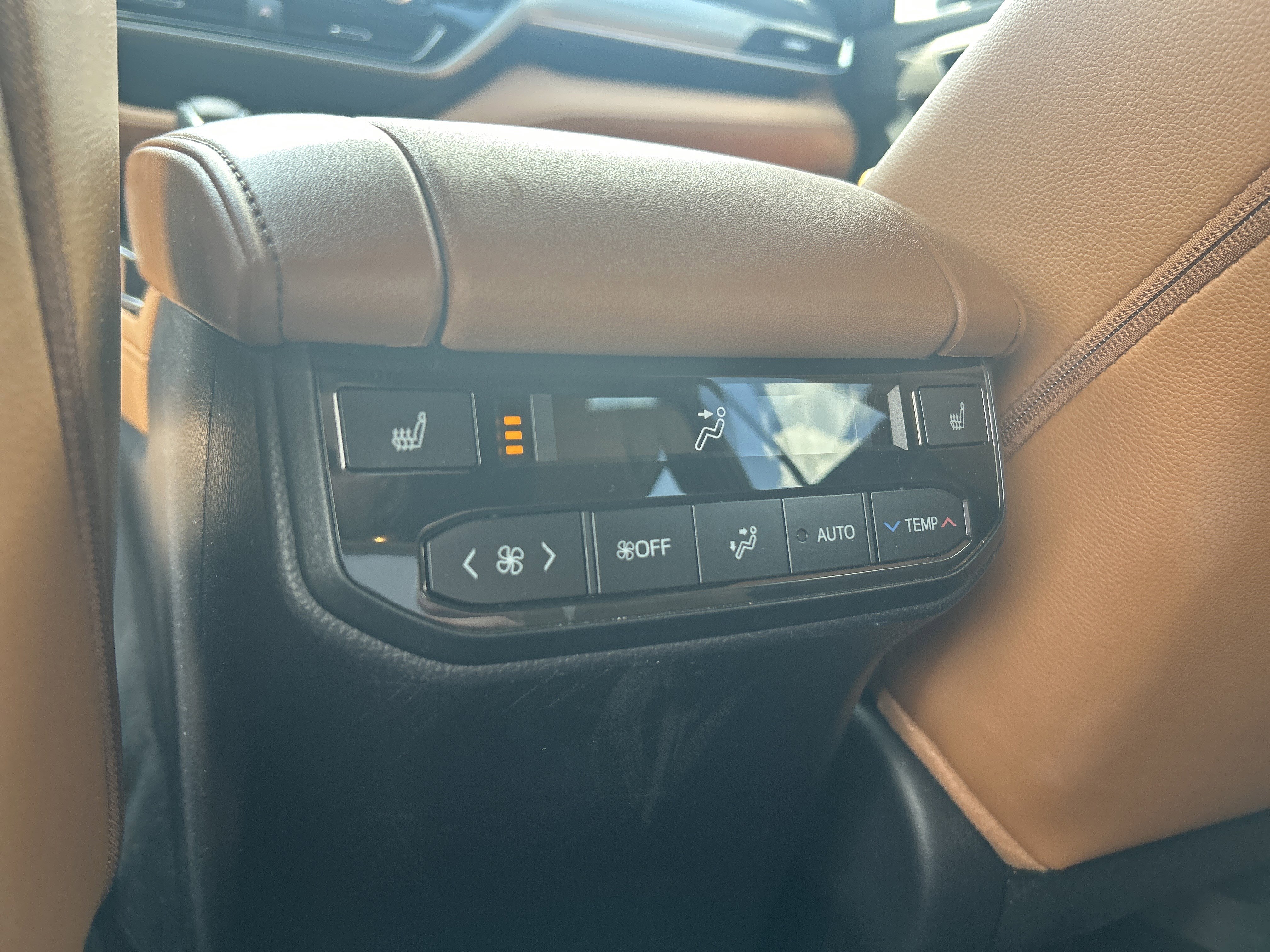 Used 2025 Toyota Highlander Platinum image 27