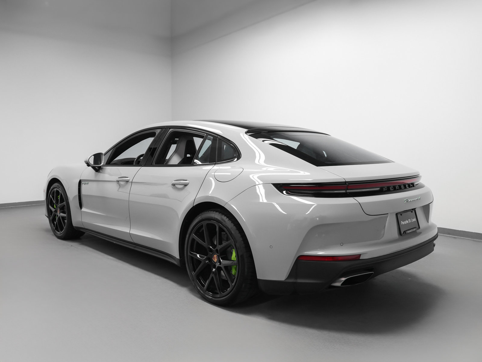 Certified 2026 Porsche Panamera 4 E-Hybrid AWD/4WD image 3