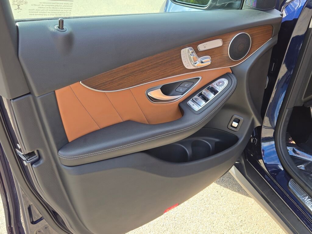 Used 2021 Mercedes-Benz GLC 300 4MATIC image 25