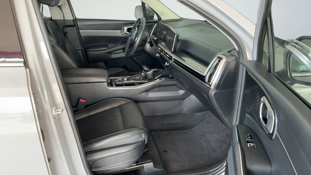 Used 2024 Kia Sorento S w/ Panoramic Sunroof Package FWD image 24