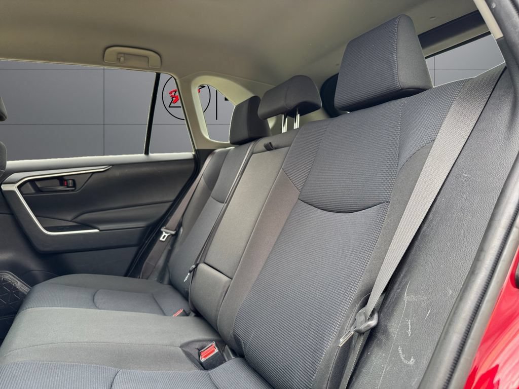 Certified 2019 Toyota RAV4 LE w/ Carpet Mat Package AWD/4WD image 18