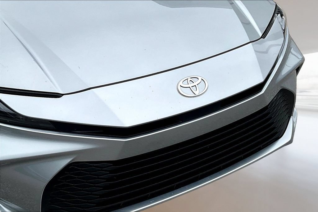 Used 2025 Toyota Camry LE FWD image 29