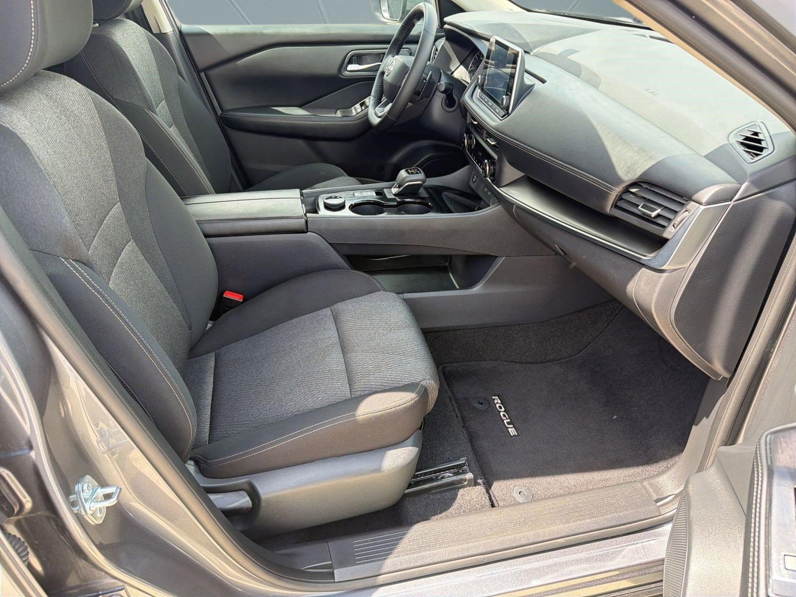 Used 2025 Nissan Rogue SV image 29