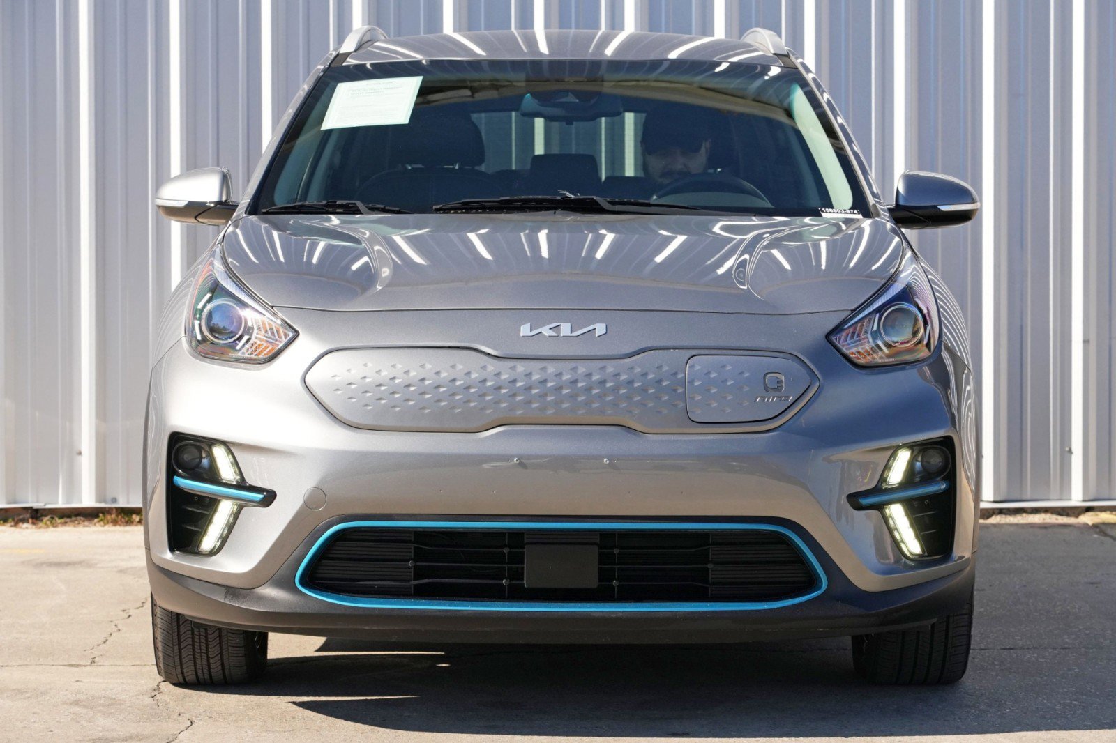 Used 2022 Kia Niro EX w/ Cold Weather Package FWD image 6