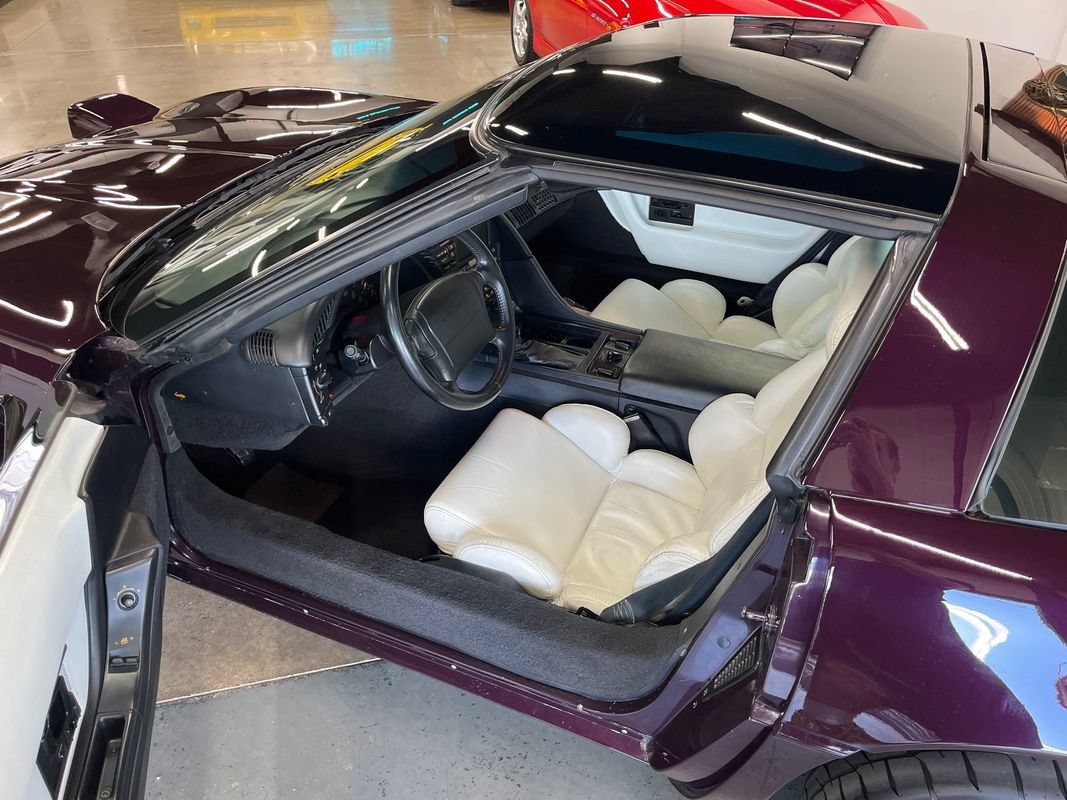 Used 1993 Chevrolet Corvette Coupe RWD image 40