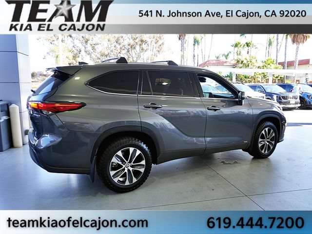 Used 2021 Toyota Highlander XLE AWD/4WD image 9