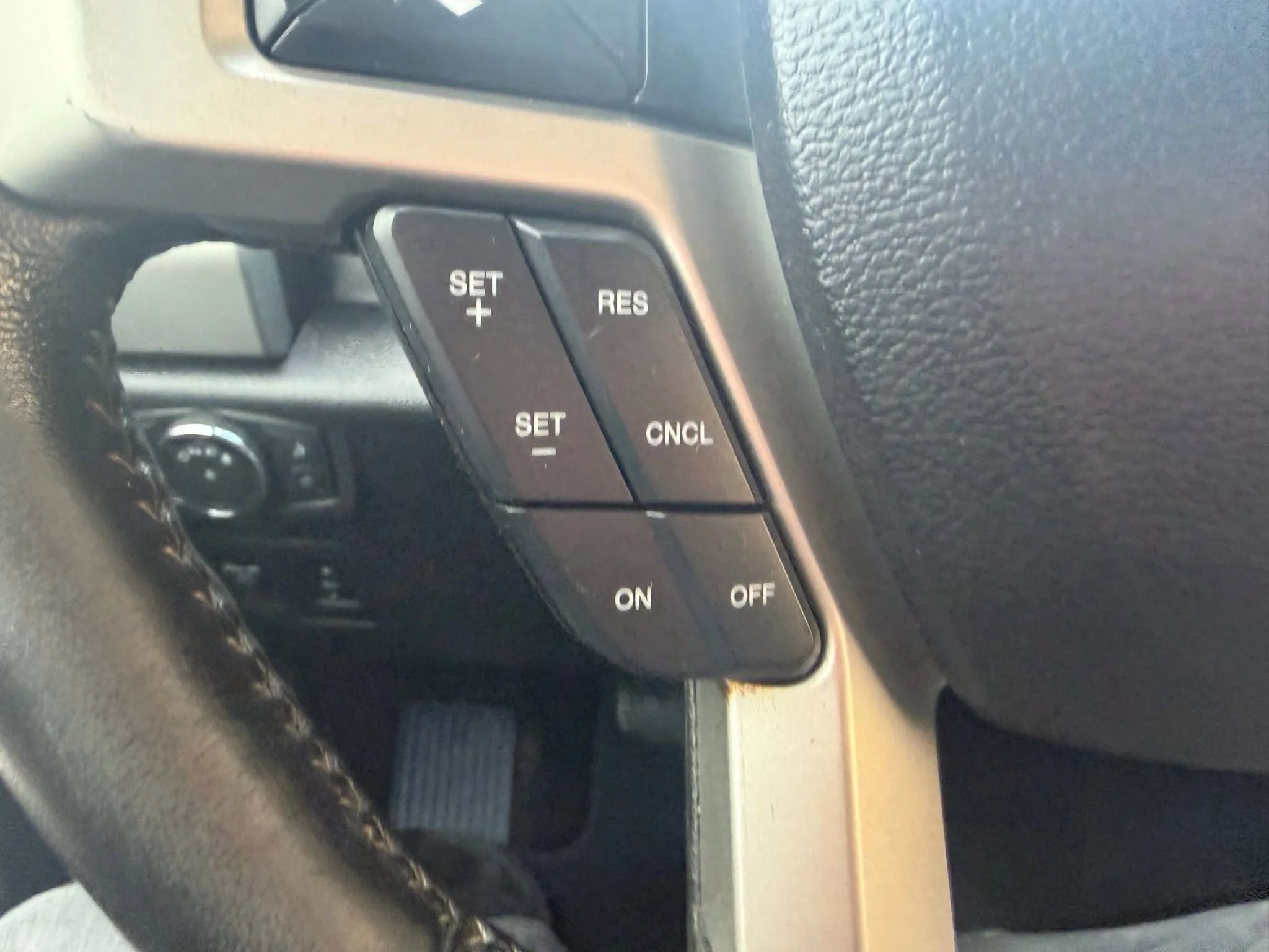 Used 2018 Ford F150 Lariat image 14