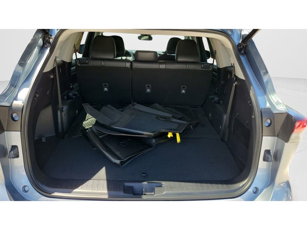Used 2021 Toyota Highlander XLE image 9