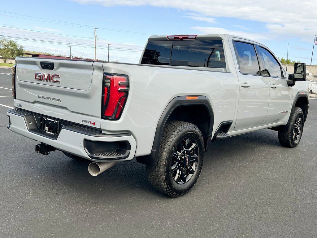 Used 2025 GMC Sierra 2500 AT4 image 9