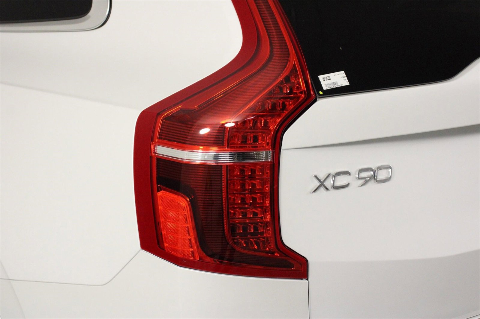 Certified 2024 Volvo XC90 T8 Plus w/ Protection Package Premier image 18