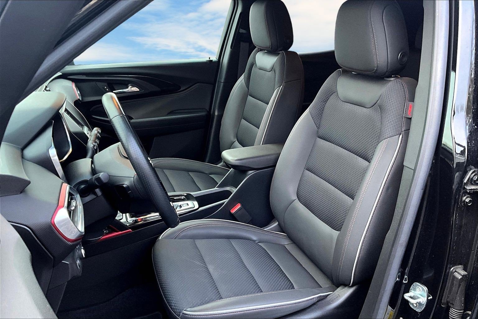Used 2023 Chevrolet TrailBlazer RS image 13