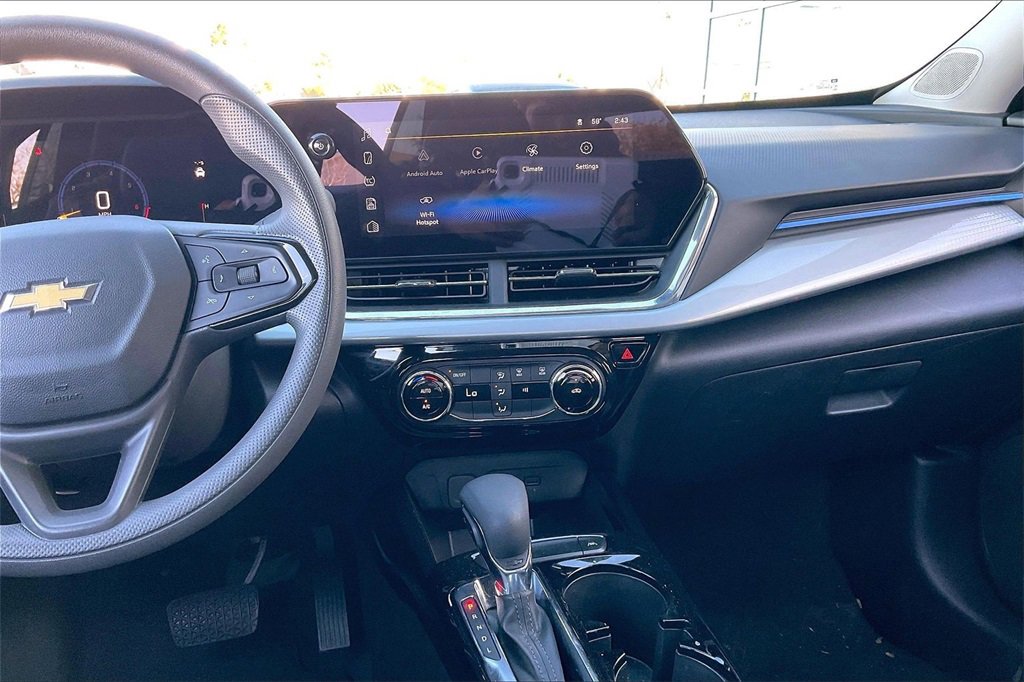 Used 2025 Chevrolet Trax LT image 6