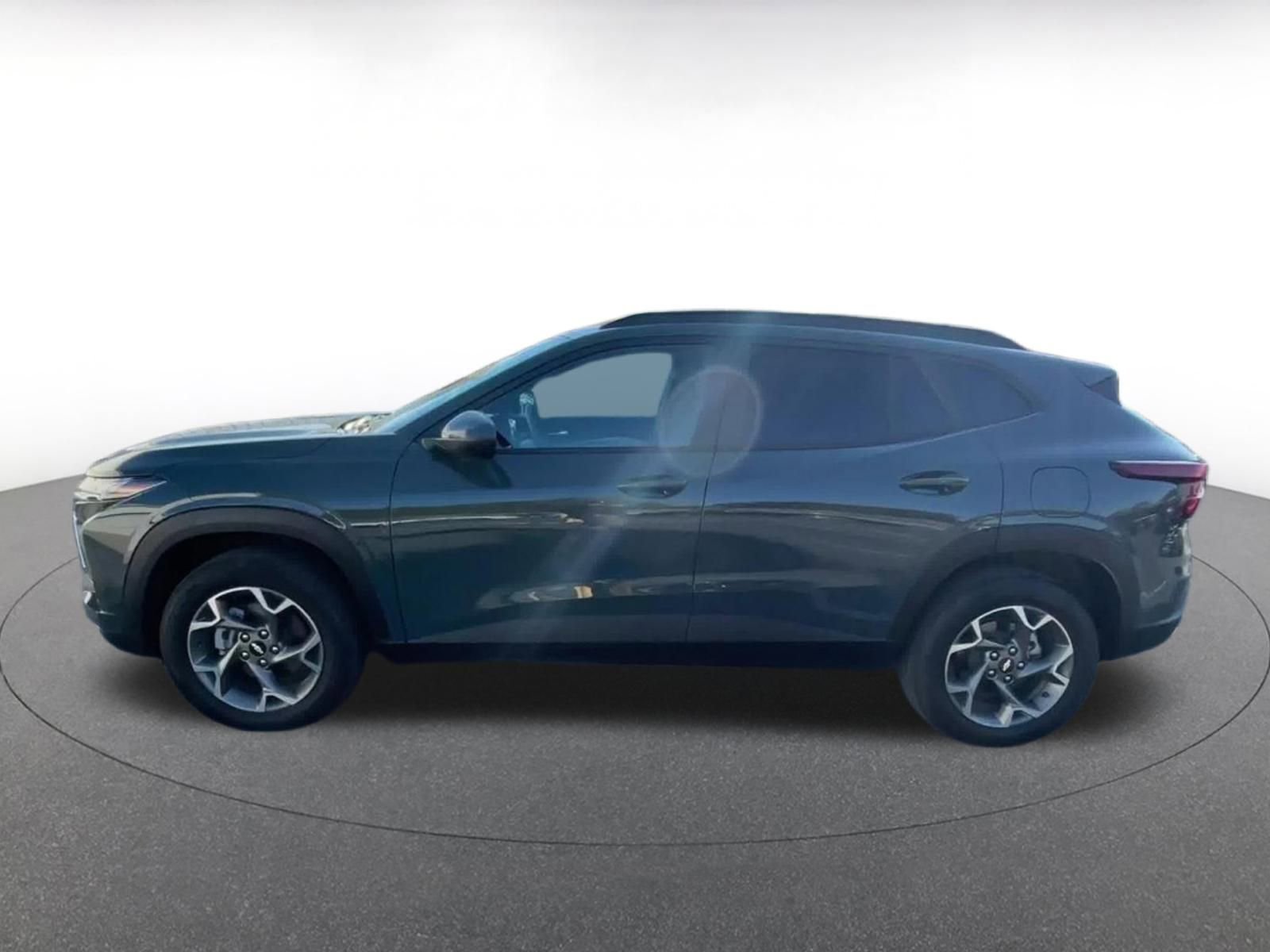 Used 2025 Chevrolet Trax LT image 8