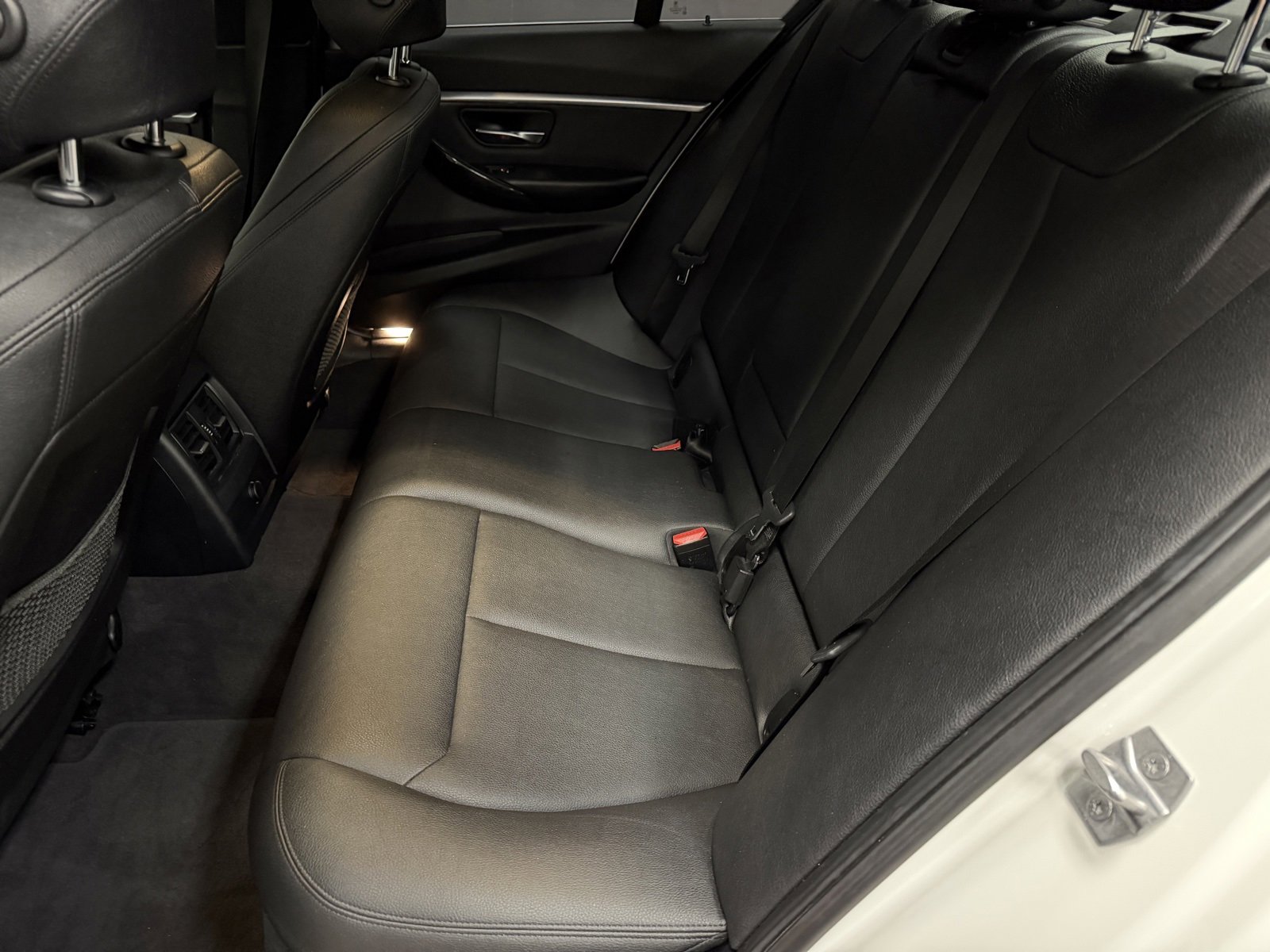 Used 2018 BMW 330e image 39