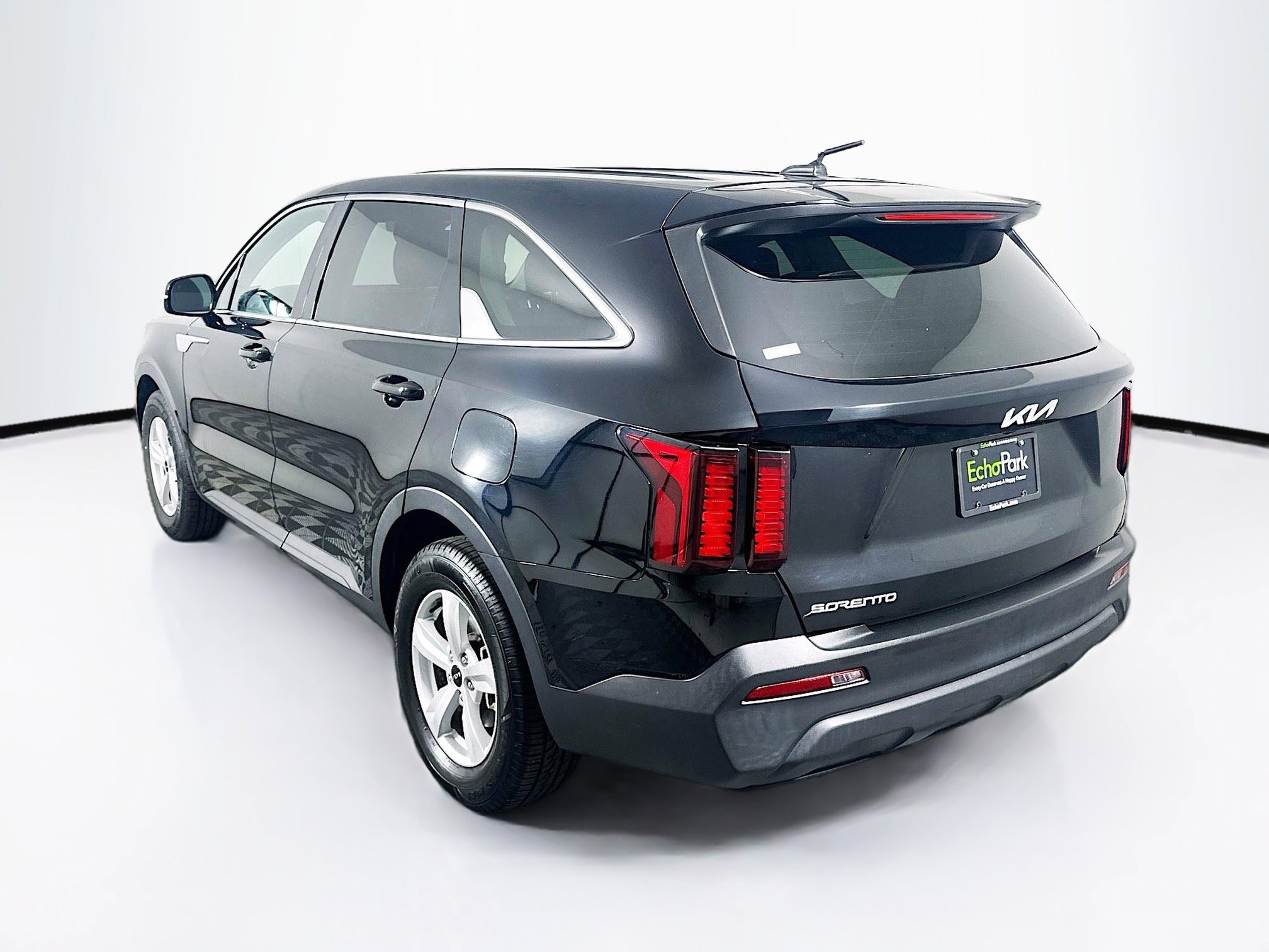 Used 2023 Kia Sorento LX image 5